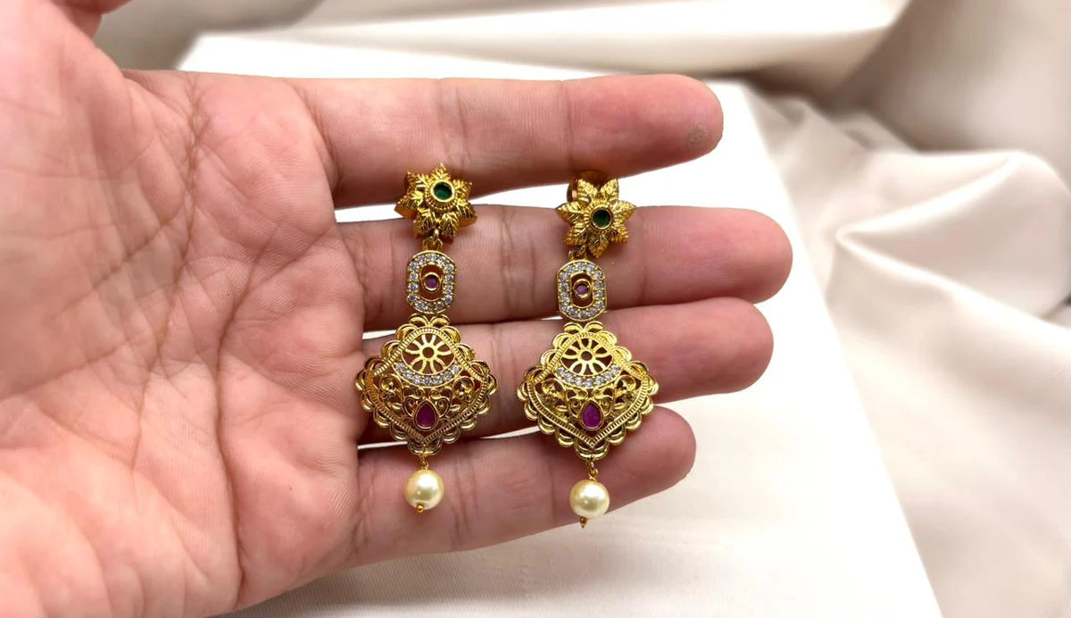 Gold Kanti Short Necklace