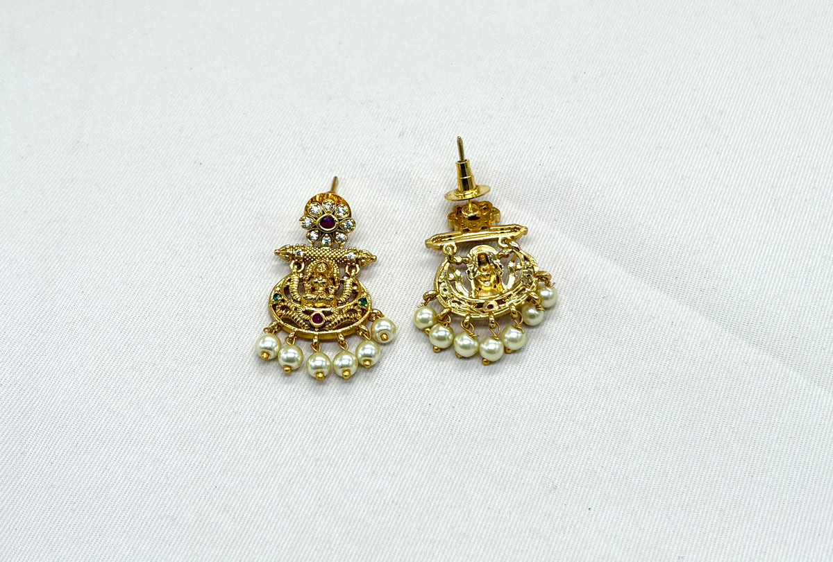 Matte finishing short necklace