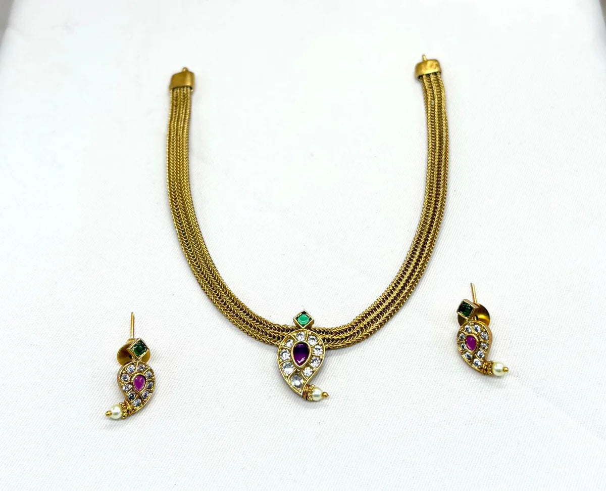 Matte finishing short Necklace