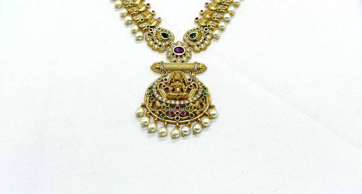 Matte finishing short necklace