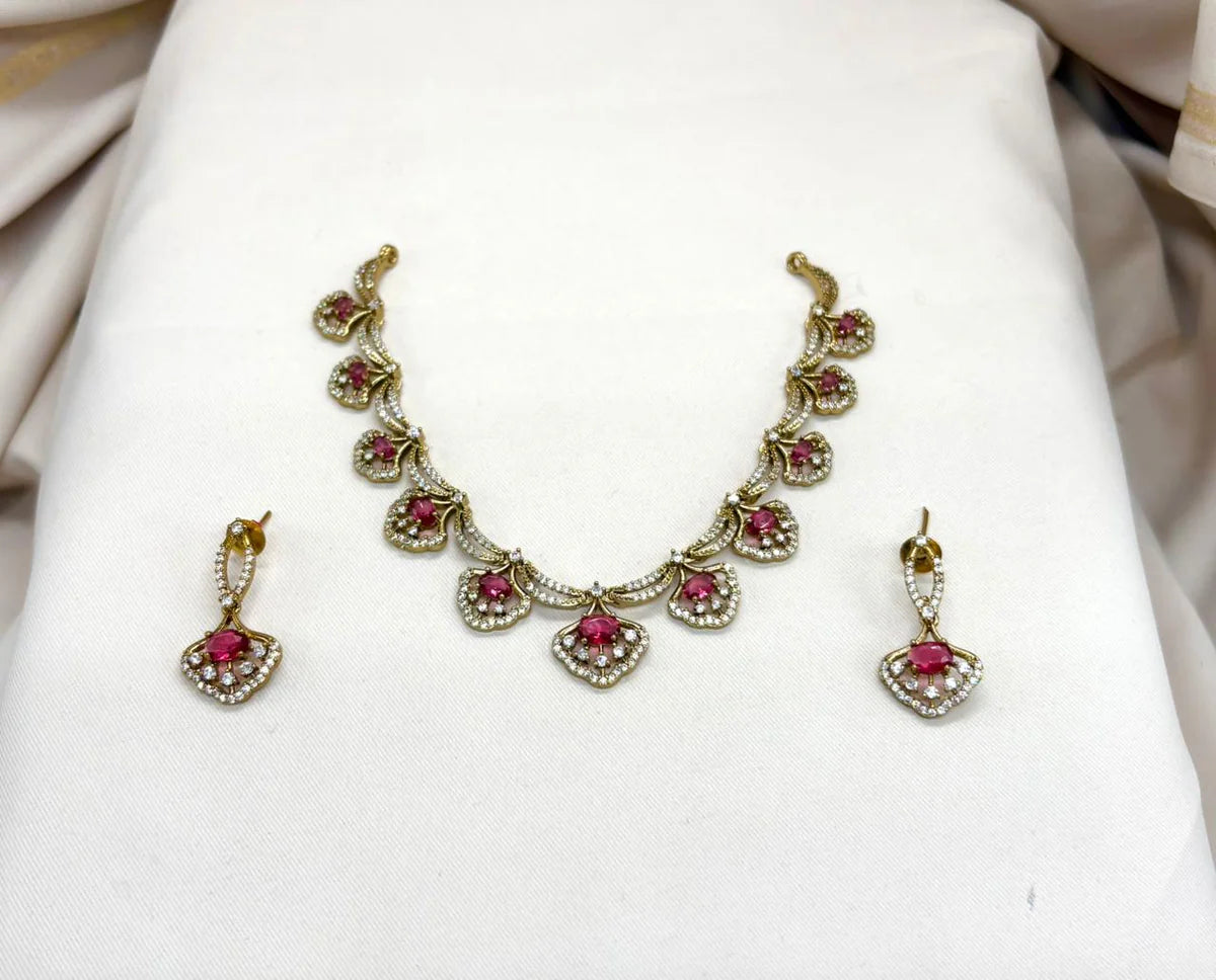 Victorian Red-Stone Short Necklace