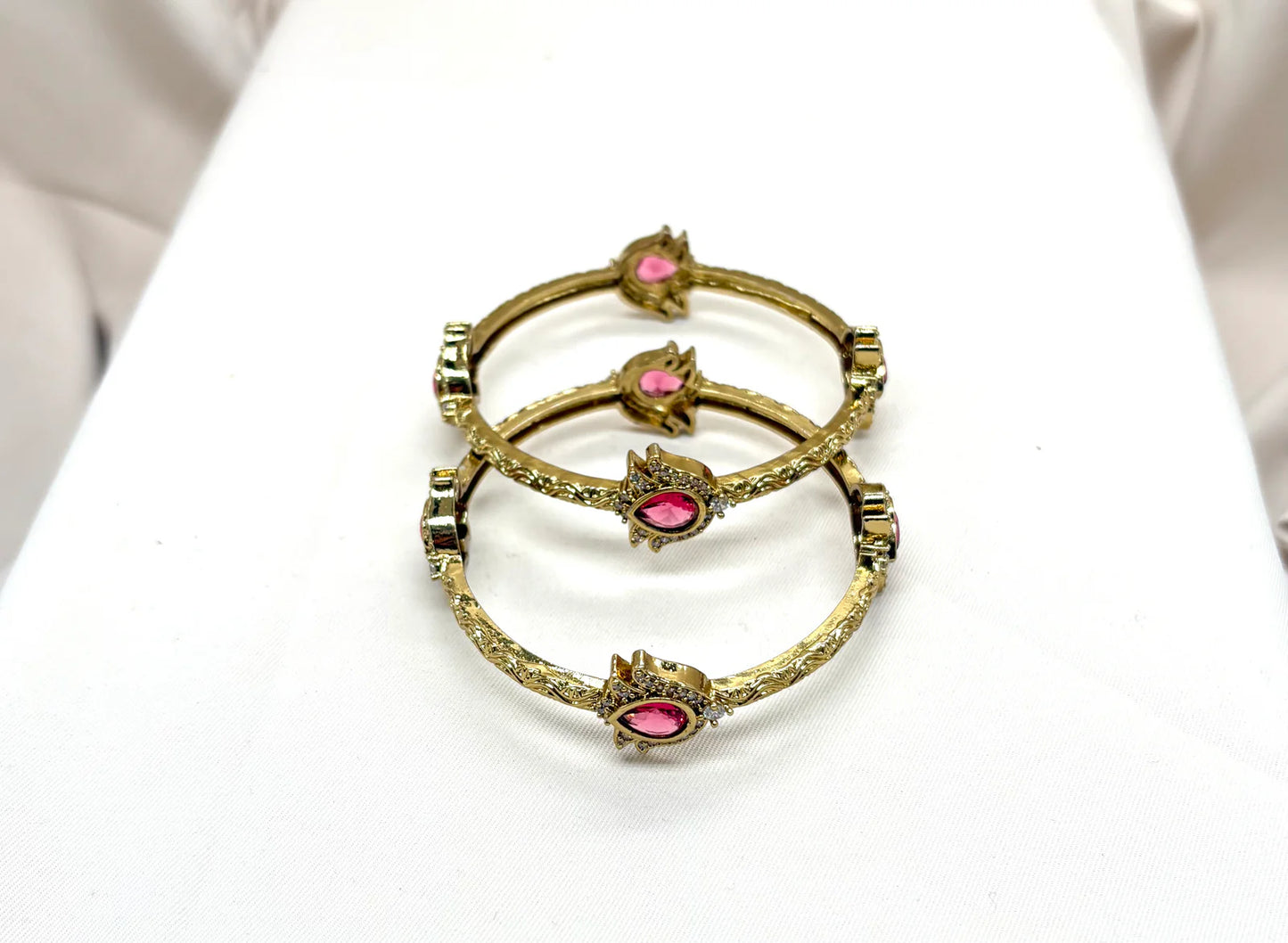 Victorian finishing Red stone Flower designed Bangle